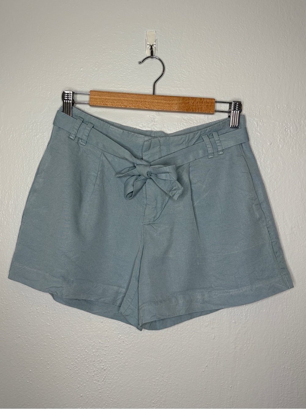 Banana Republic Linen Tie-Waist Women’s Shorts in Light Blue